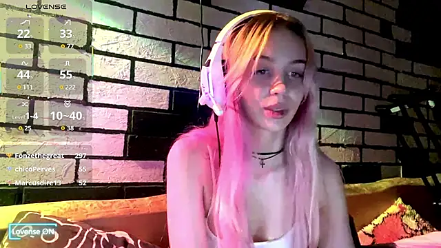 Sunny_Caso élő XXX-chatje