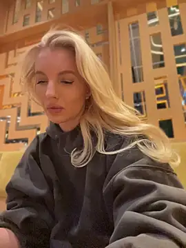 MauiBee Live XXX Chat