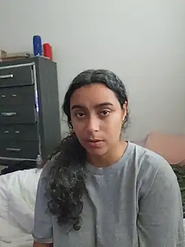 צ'אט XXX בשידור חי של cinnaminnie