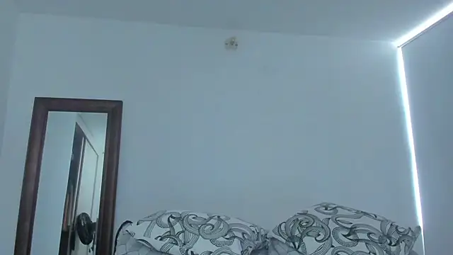 XXX chat uživo modela KingLevi01