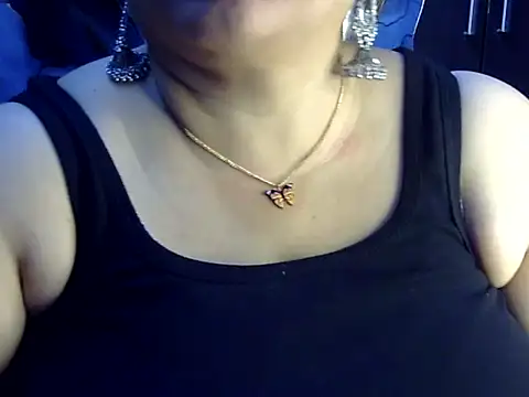 Chat +18 de Soniya_Sha ao vivo