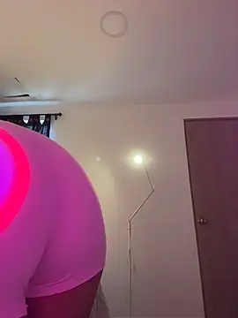XMara Adlı Modelin Canlı XXX Sohbeti