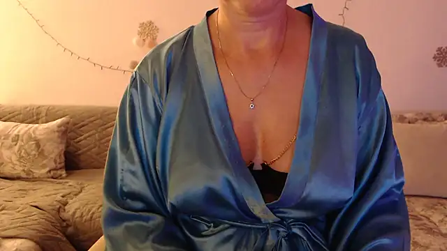 YourfantasyGiuly élő XXX-chatje