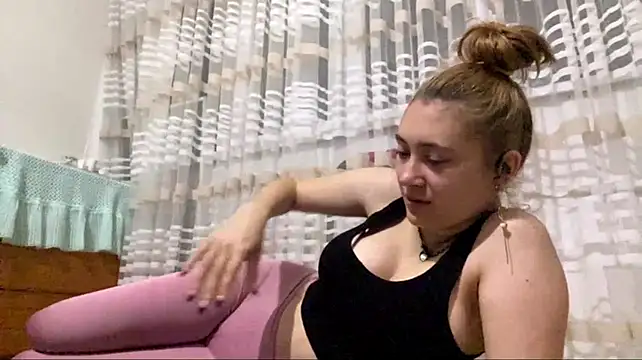 MargretTillou élő XXX-chatje