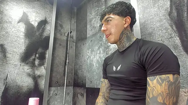 Gury_tattoo élő XXX-chatje