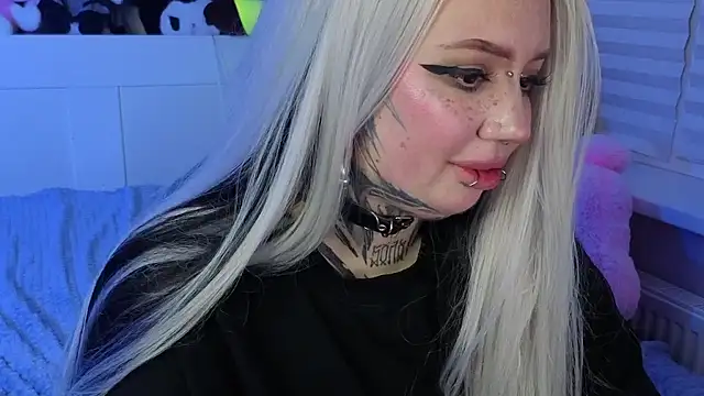 Chiibis élő XXX-chatje