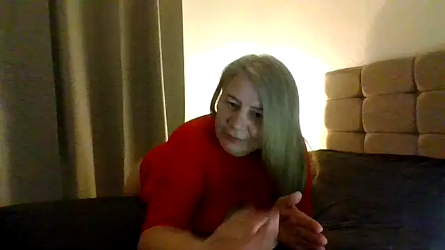 pinkylou élő XXX-chatje