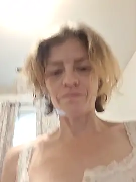 ShellyWhite's Live XXX Chat