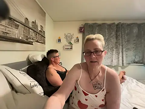 Curvy-Jinx – Live XXX-chat