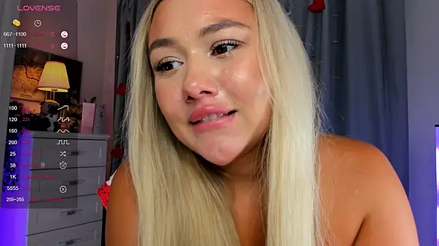 _Loneve__ élő XXX-chatje