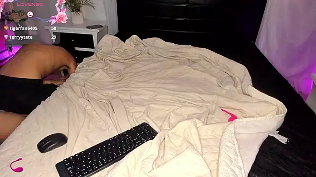 dstevora Adlı Modelin Canlı XXX Sohbeti
