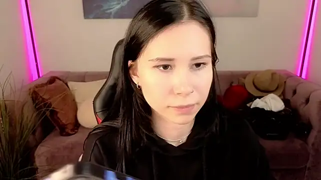 KiraTemptt élő XXX-chatje