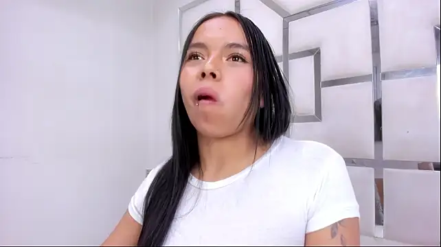 Chat +18 de ZoeWan69 ao vivo