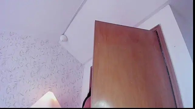 CurvyFireLatina élő XXX-chatje