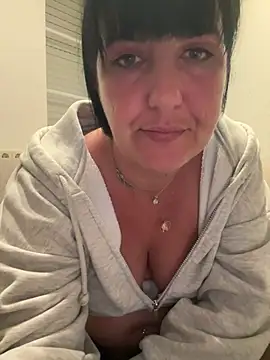 NatiLove35 Adlı Modelin Canlı XXX Sohbeti