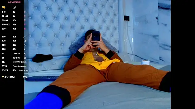 Chatroom XXX en direct de Axel_Romanov