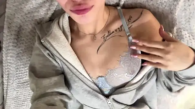 XXX chat uživo modela KayceMatthai