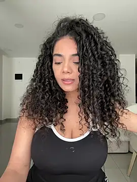 แชท XXX สดของ Curlyierr