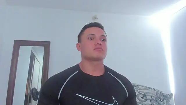 XXX chat uživo modela KingLevi01