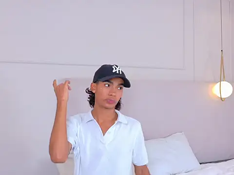 AlanCuute's Live XXX Chat
