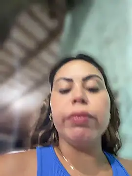 LariiHotWife Chat XXX in diretta