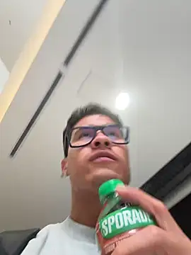 Chat +18 de TavoHot_ ao vivo