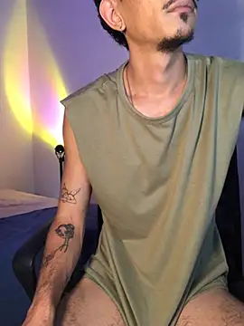 צ'אט XXX בשידור חי של oreuk_dv
