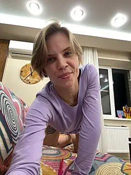 צ'אט XXX בשידור חי של LeyaJohnson