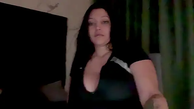 Show modela MarcellaGriffin na web-kameri
