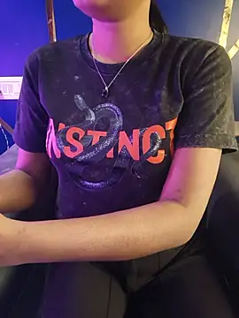 yhona_darling élő XXX-chatje