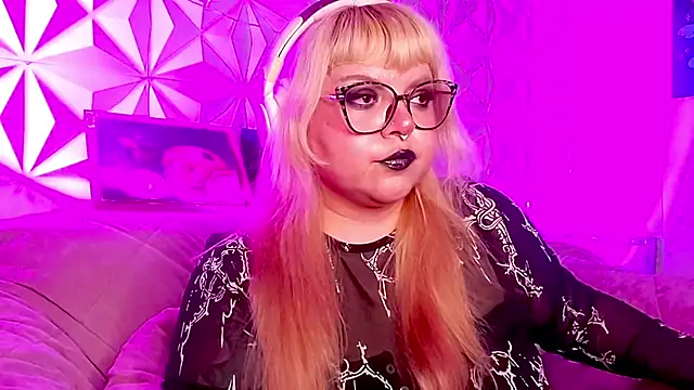 Satyn_doll Adlı Modelin Canlı XXX Sohbeti