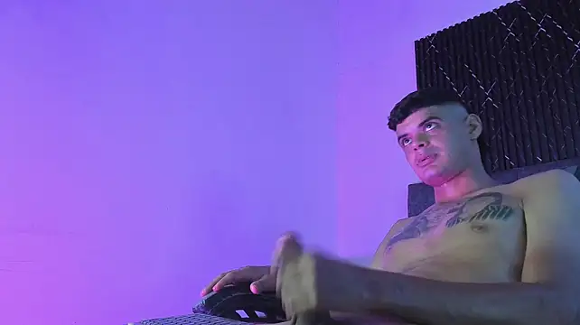 Czat XXX na żywo – BuckAdams