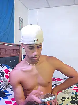 Dennis_Lupers' Live XXX Chat