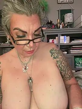 dieseldame1313 Adlı Modelin Canlı XXX Sohbeti