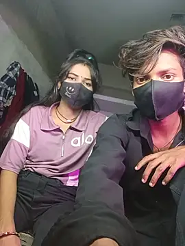 Romantic-couple10: διαδικτυακό σόου στην κάμερα