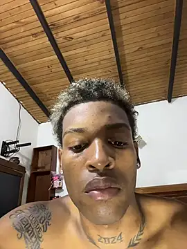 carlitos_MR Show in webcam