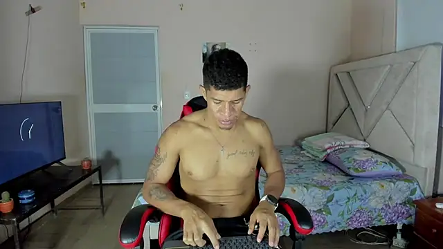 Toptony22's Live XXX Chat