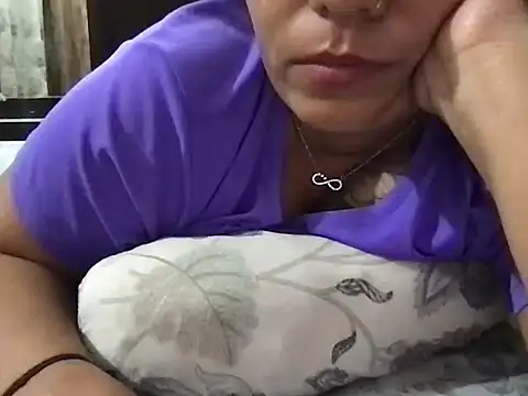 Shanaya's Live XXX Chat