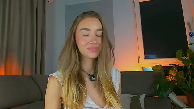 SugarSkye's Live XXX Chat
