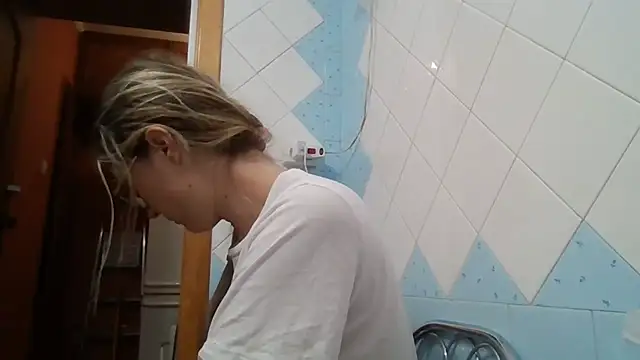 Jugira Chat XXX in diretta