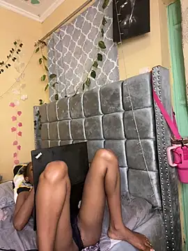 YourWetDream02 élő XXX-chatje