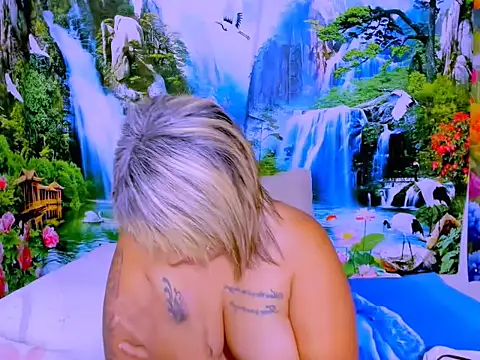 Chat +18 de indianroxy ao vivo