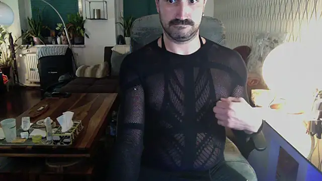 Chat +18 de tomz0819 ao vivo