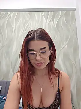 RedHeadFoxy live XXX chat