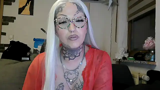 RoxxyInk Chat XXX live