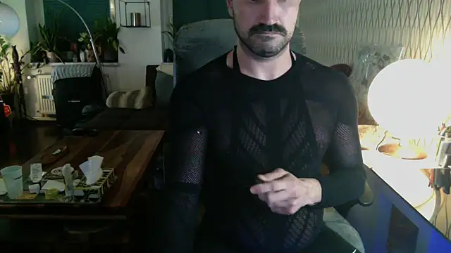 tomz0819 élő XXX-chatje