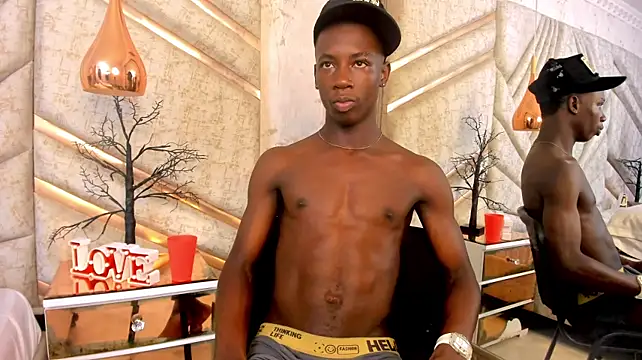 XXX chat uživo modela SmithBonilla