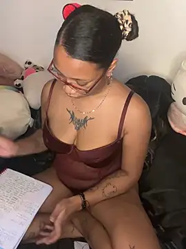 badgirluzi's Live XXX Chat
