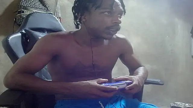 Larry-n-clouds live XXX chat