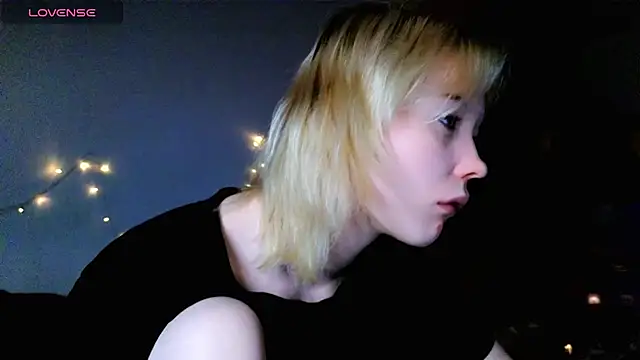 Chat XXX en directo de Kiara_Age